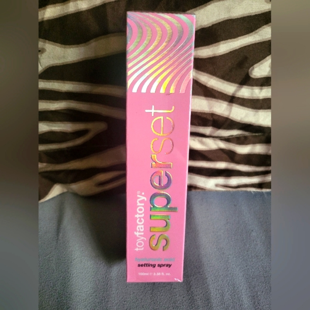 BNIB TOY FACTORY Superset Hyaluronic Acid Setting Spray Serum